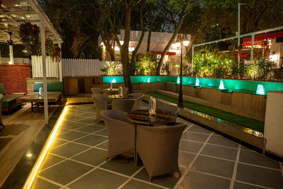 Outdoor tables beside illuminated fountains at Woodland Affairs